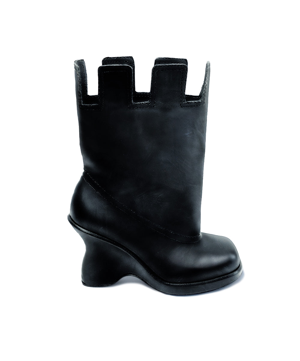 CASTLE BOOT SHORT IN BLACK