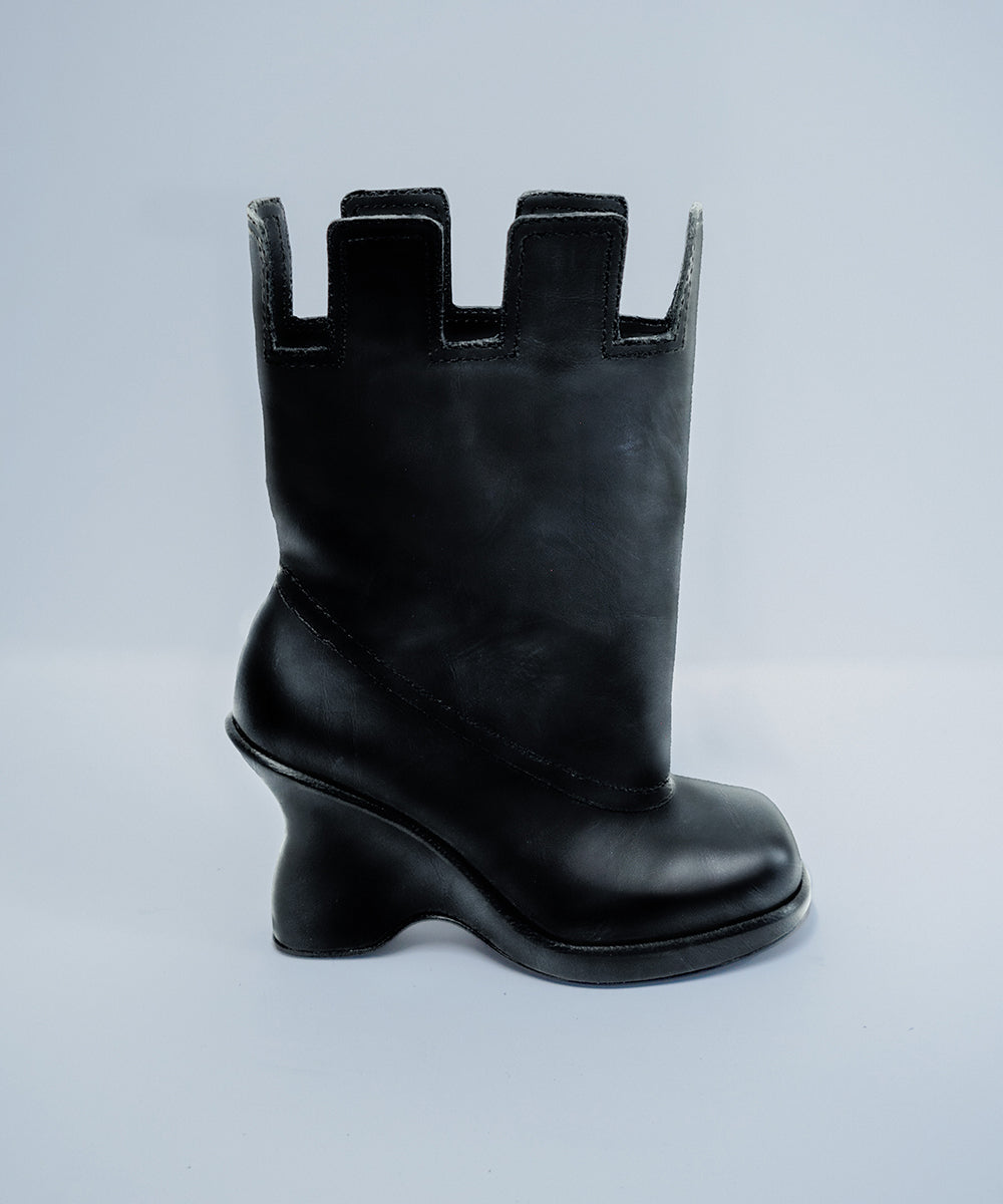 CASTLE BOOT SHORT IN BLACK