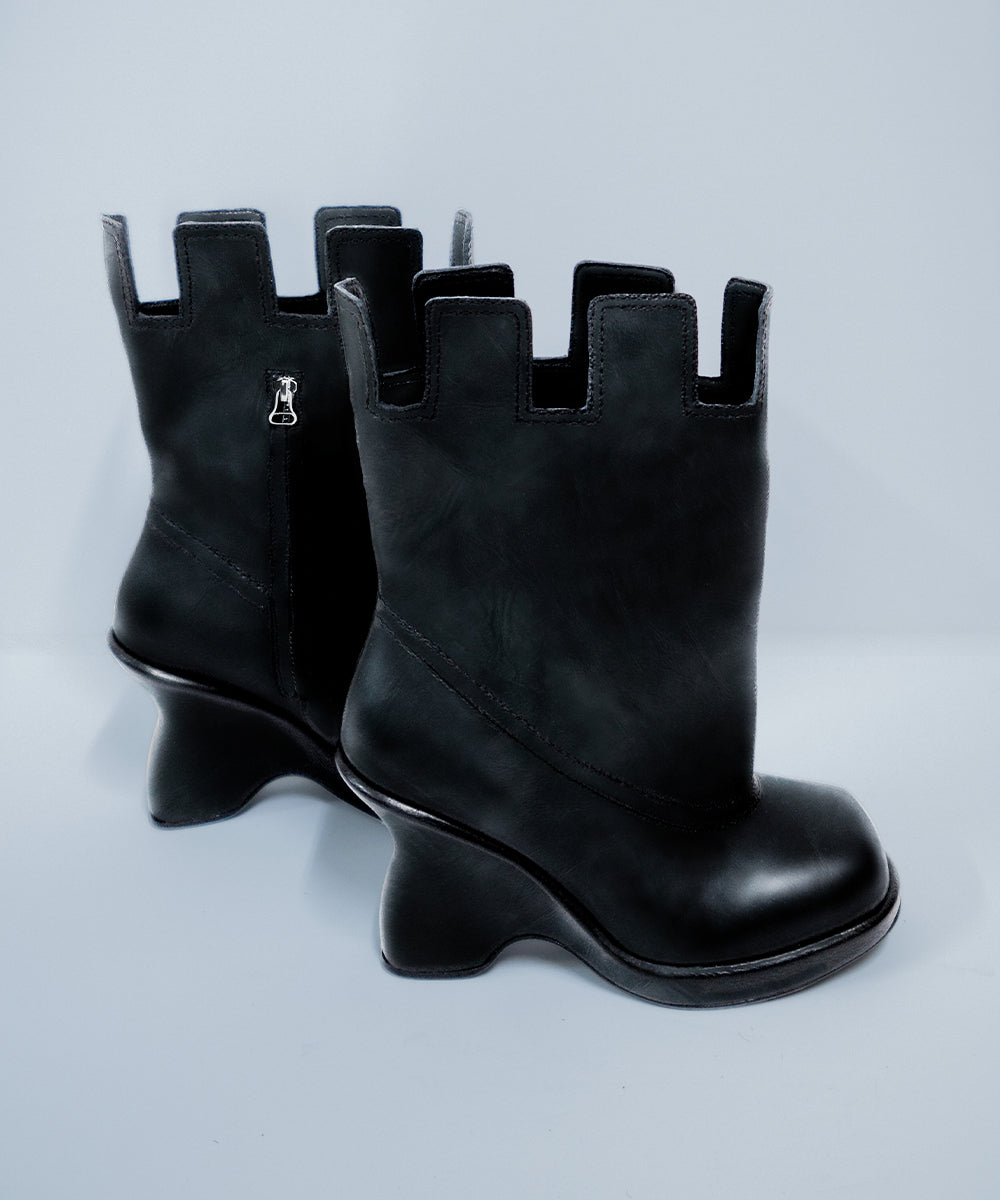 CASTLE BOOT SHORT IN BLACK
